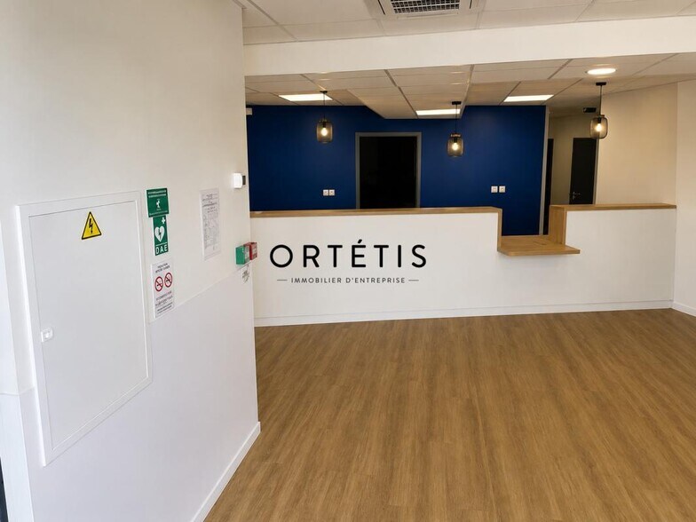 Retail in L'UNION for lease - Interior Photo - Image 2 of 5