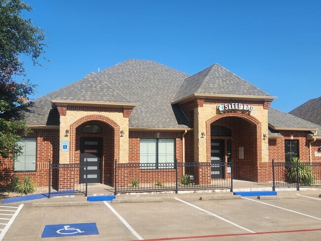 Plus de détails pour 2125 Martin Dr, Bedford, TX - Bureau à vendre
