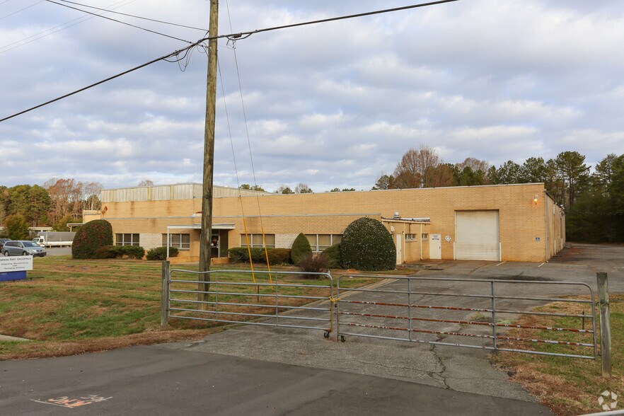 11601 Hambright Rd, Huntersville, NC à louer - Photo du bâtiment - Image 2 de 25