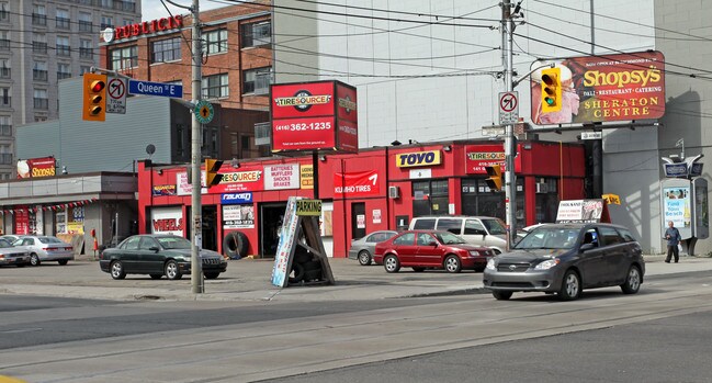 Plus de détails pour 141 Queen St E, Toronto, ON - Commerce de détail à louer
