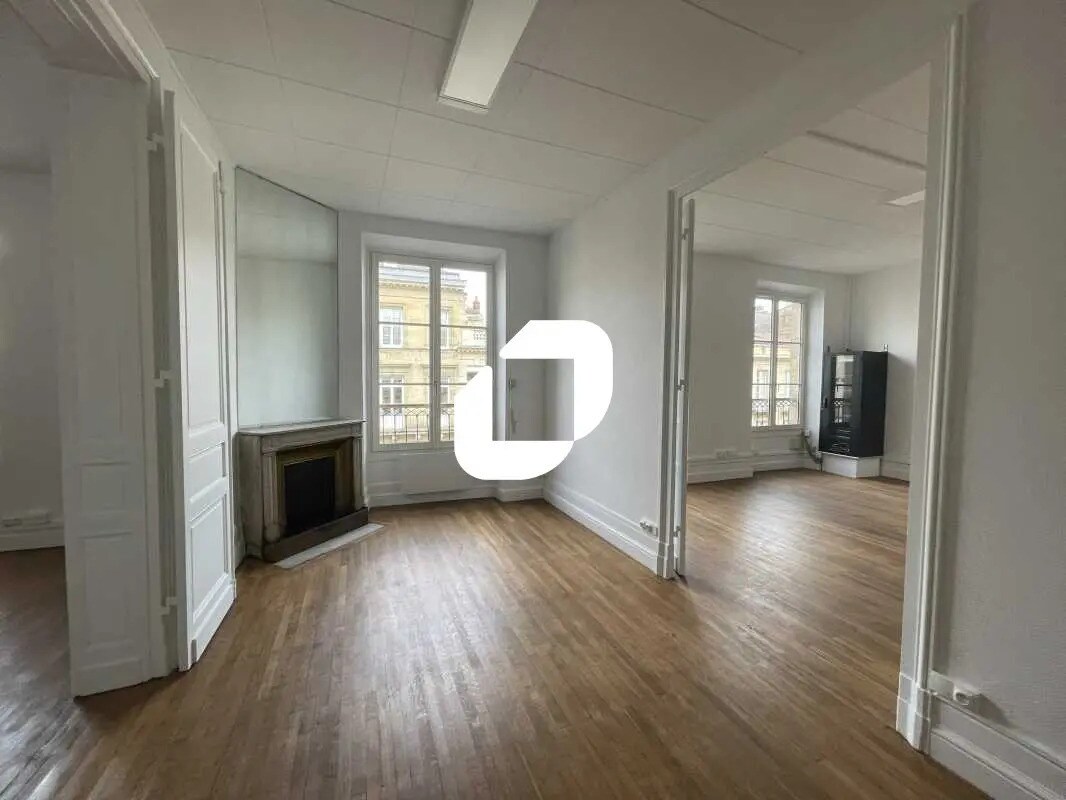 Office in Bordeaux for lease Interior Photo- Image 1 of 16