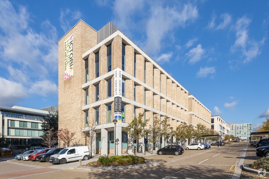 Avebury Blvd, Milton Keynes for lease - Primary Photo - Image 1 of 17