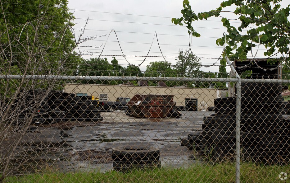 231 Atando Ave, Charlotte, NC à vendre - Photo du bâtiment - Image 3 de 6