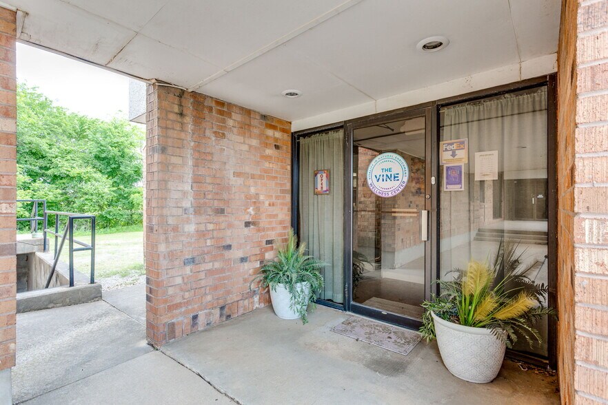20 E Dunloup Rd, Shawnee, OK à vendre - Photo du bâtiment - Image 2 de 30