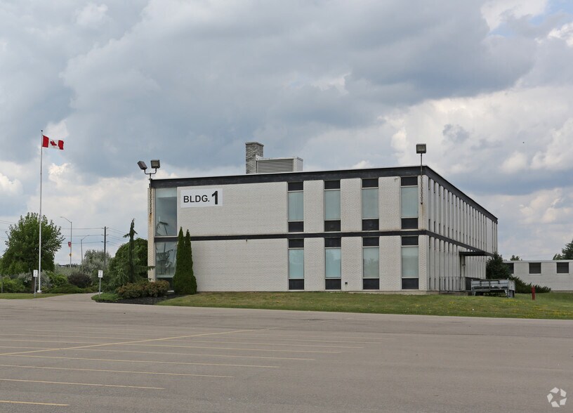 225 Henry St, Brantford, ON à louer - Photo du bâtiment - Image 3 de 3