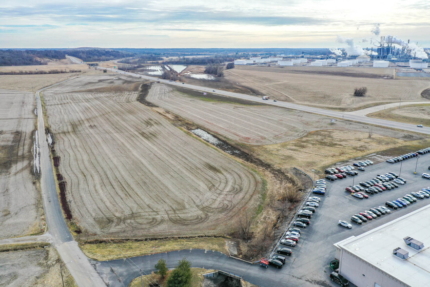 State Route 143, Wood River, IL à vendre - Photo du bâtiment - Image 3 de 14