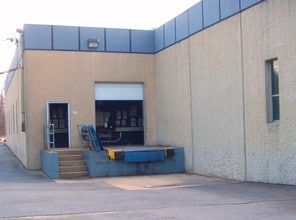 11 Harts Ln, East Brunswick, NJ à louer Photo du bâtiment- Image 1 de 3