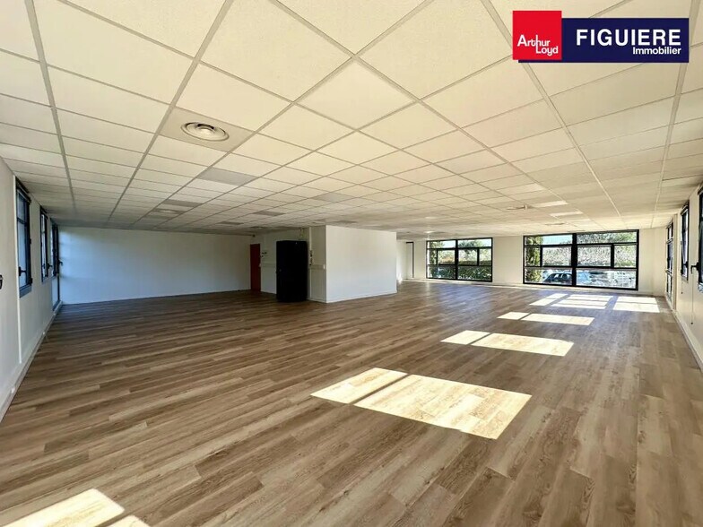 860 Rue René Descartes, Aix-en-Provence for lease - Interior Photo - Image 1 of 18