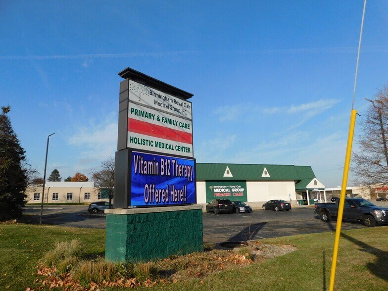 5130 Coolidge Hwy, Royal Oak, MI à vendre - Photo du bâtiment - Image 2 de 3
