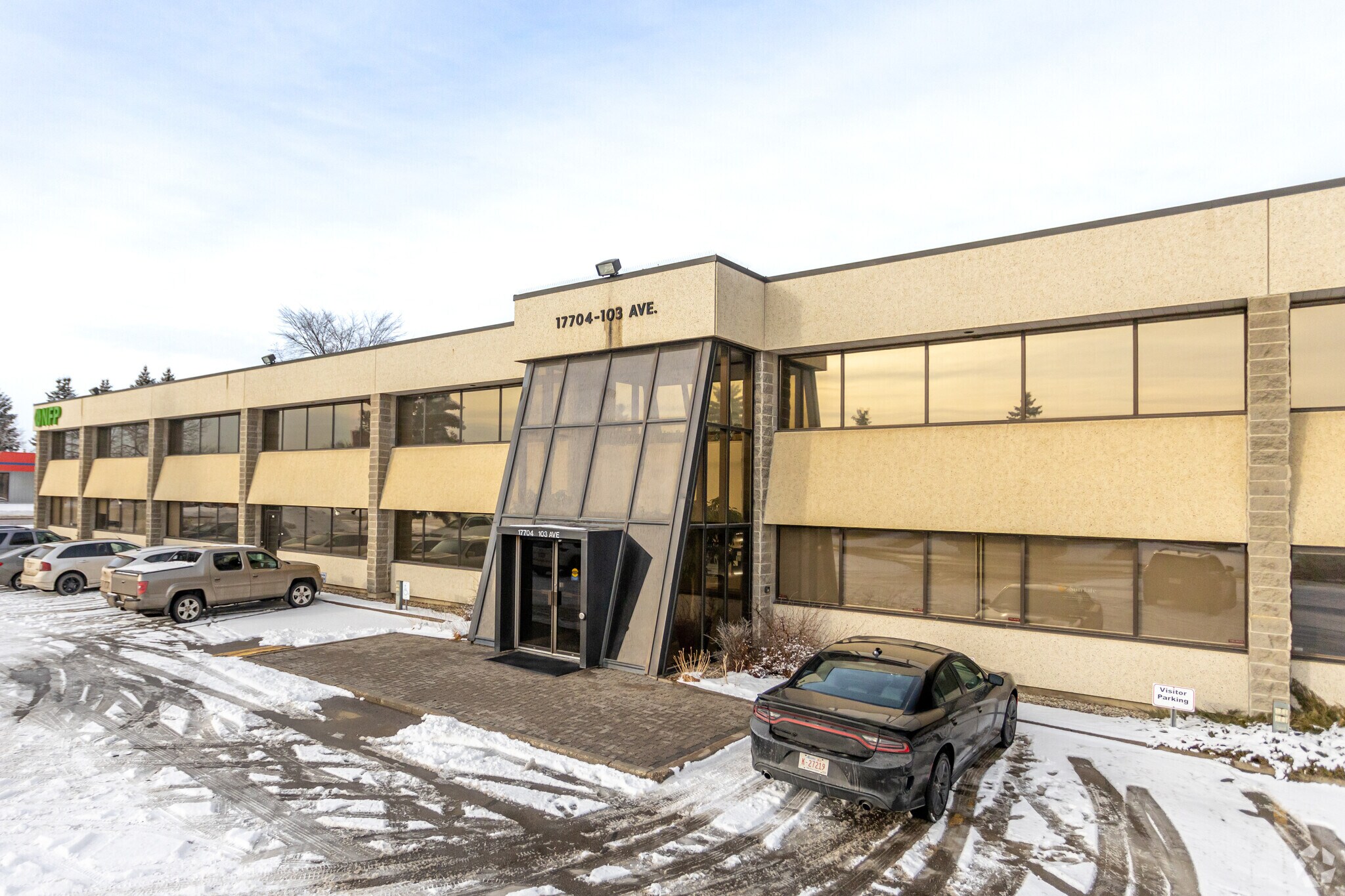 17704 103rd Ave NW, Edmonton, AB à louer Photo principale- Image 1 de 6