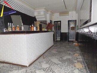 Plus de détails pour Multi-résidentiel à vendre