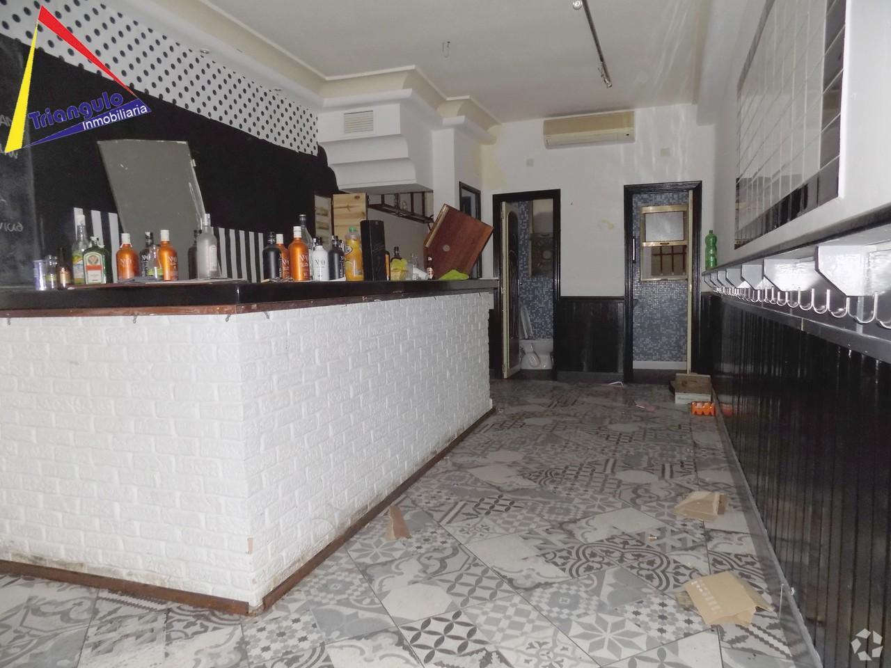 Retail in Segovia, Segovia for lease Interior Photo- Image 1 of 2