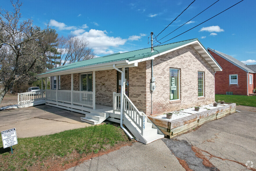 2409 Leechburg Rd, New Kensington, PA for sale - Building Photo - Image 1 of 1