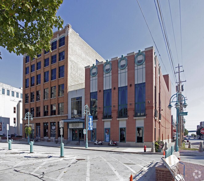 158 N Broadway, Milwaukee, WI à louer - Photo du bâtiment - Image 3 de 3