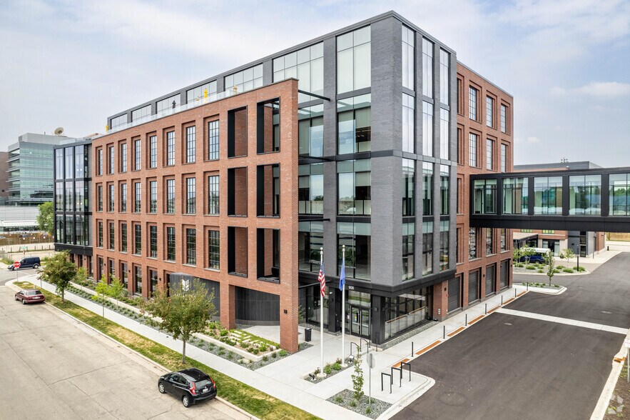 908 E Main St, Madison, WI à louer - Photo du bâtiment - Image 2 de 5