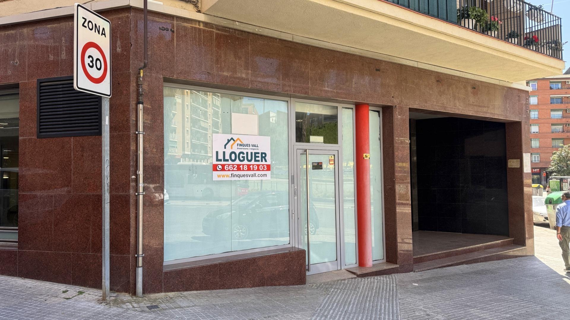 Commerce de détail dans Terrassa, Barcelona à louer Photo du bâtiment- Image 1 de 7