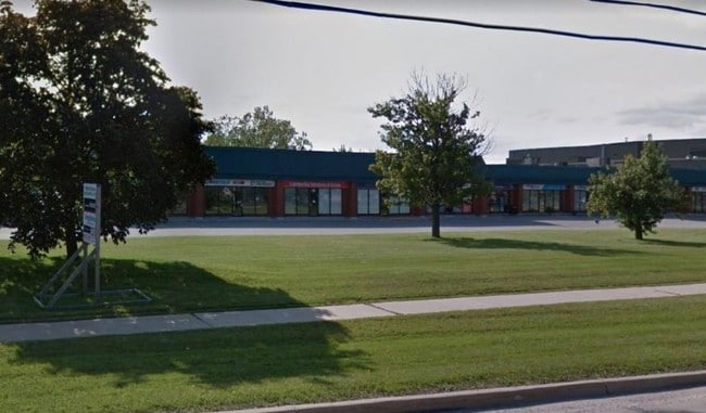 Plus de détails pour 2825-2885 Lauzon Pky, Windsor, ON - Commerce de détail, Local d'activités à louer