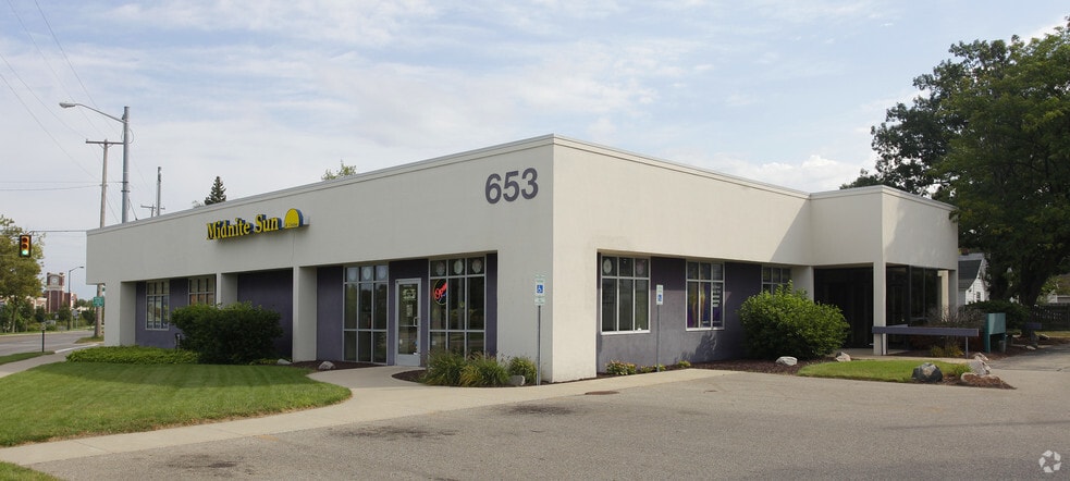 653 Michigan Ave, Holland, MI for lease - Building Photo - Image 2 of 26