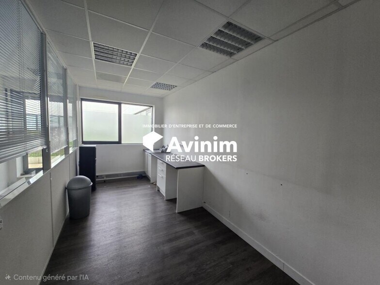 Office in Cergy for lease - Interior Photo - Image 2 of 2