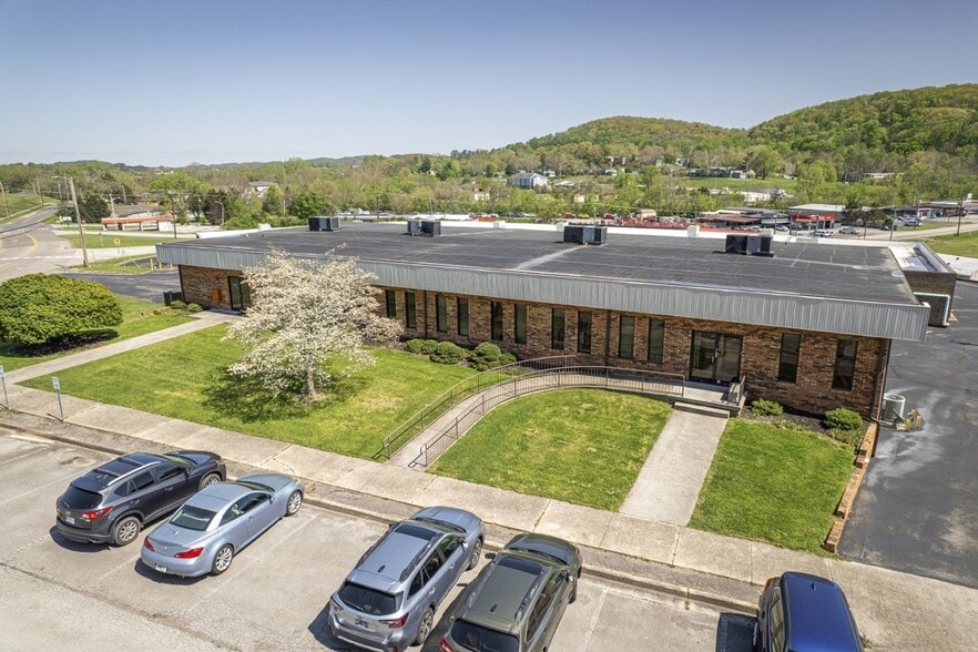 122-132 Jefferson Ct, Oak Ridge, TN à louer - Photo du bâtiment - Image 2 de 11