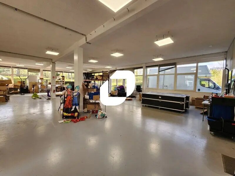 Office in Bièvres for lease Interior Photo- Image 1 of 13