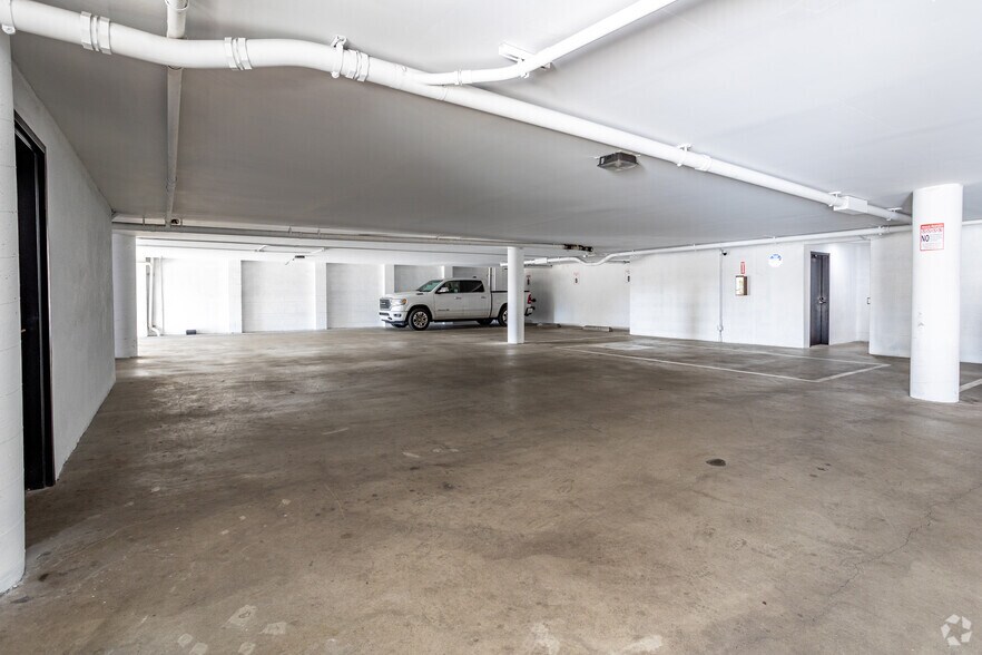 105 Crescent Bay Dr, Laguna Beach, CA à louer - Photo intérieure - Image 3 de 17