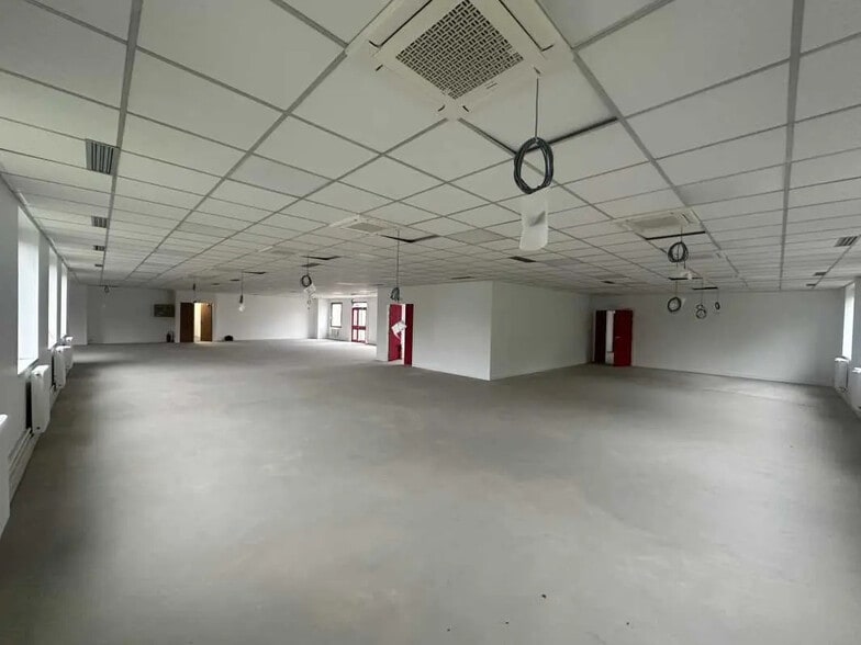 15 Rue Georges Besse, Antony for lease - Interior Photo - Image 3 of 18