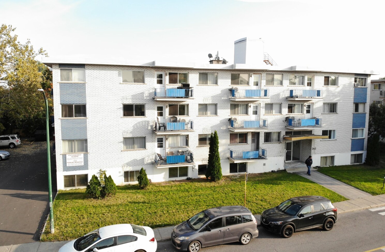 245 Rue Taggart, Longueuil, QC for sale Primary Photo- Image 1 of 1