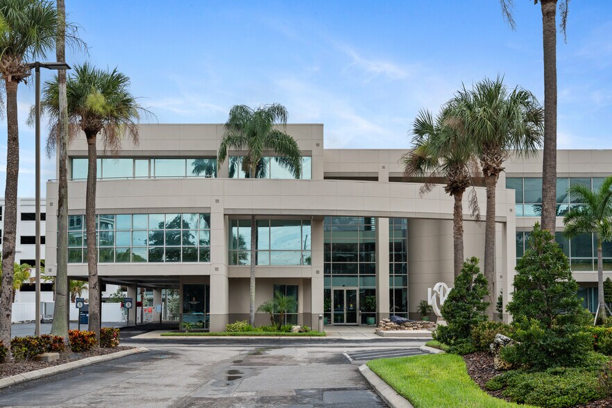 2963 Gulf To Bay Blvd, Clearwater, FL à louer - Photo du bâtiment - Image 2 de 15