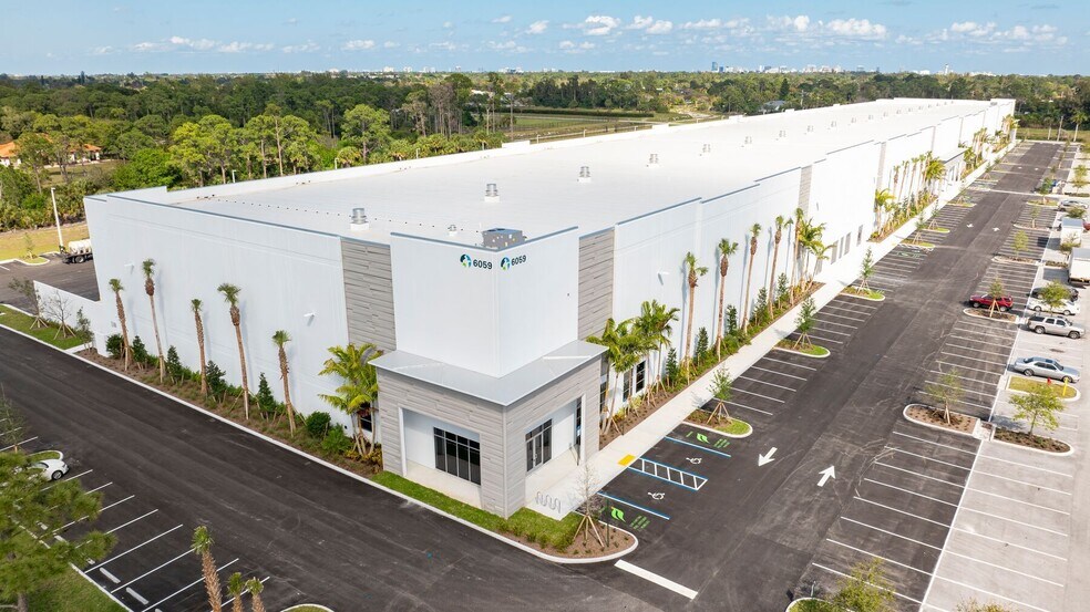 6017 Southern Blvd, West Palm Beach, FL à louer - Photo du bâtiment - Image 2 de 8