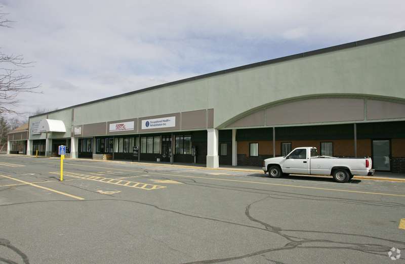 489-493 Bernardston Rd, Greenfield, MA à louer - Photo du bâtiment - Image 2 de 7