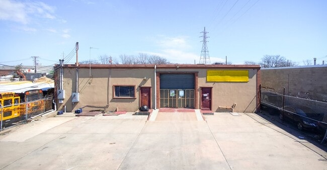 Plus de détails pour 10 Wheelock Ave, Inwood, NY - Industriel à vendre