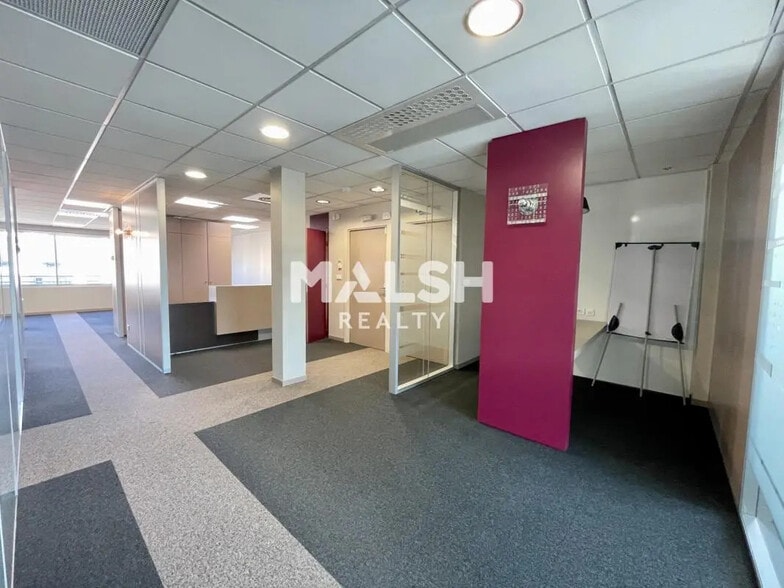 Office in Lyon for lease - Interior Photo - Image 2 of 17