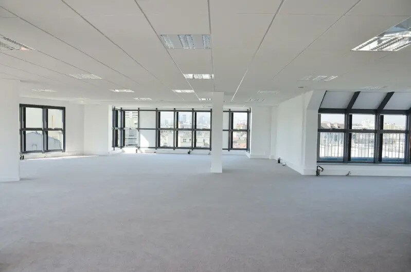 Office in Asnières-sur-Seine for lease - Interior Photo - Image 2 of 6