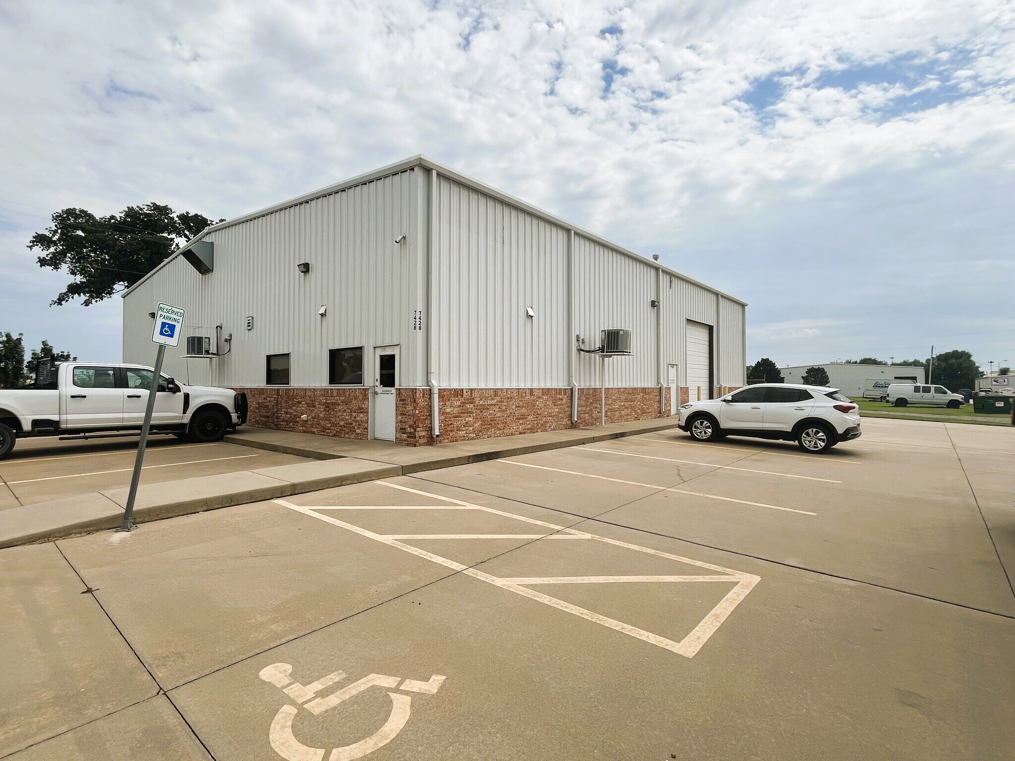 7428 Melrose Ln, Oklahoma City, OK à louer Photo du bâtiment- Image 1 de 10