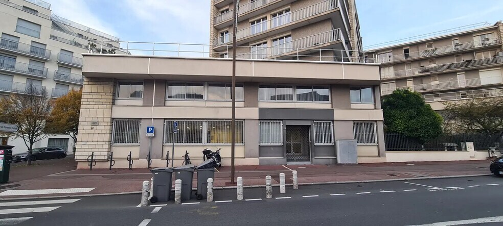 Bureau dans Issy-les-Moulineaux à louer - Photo du bâtiment - Image 1 de 6