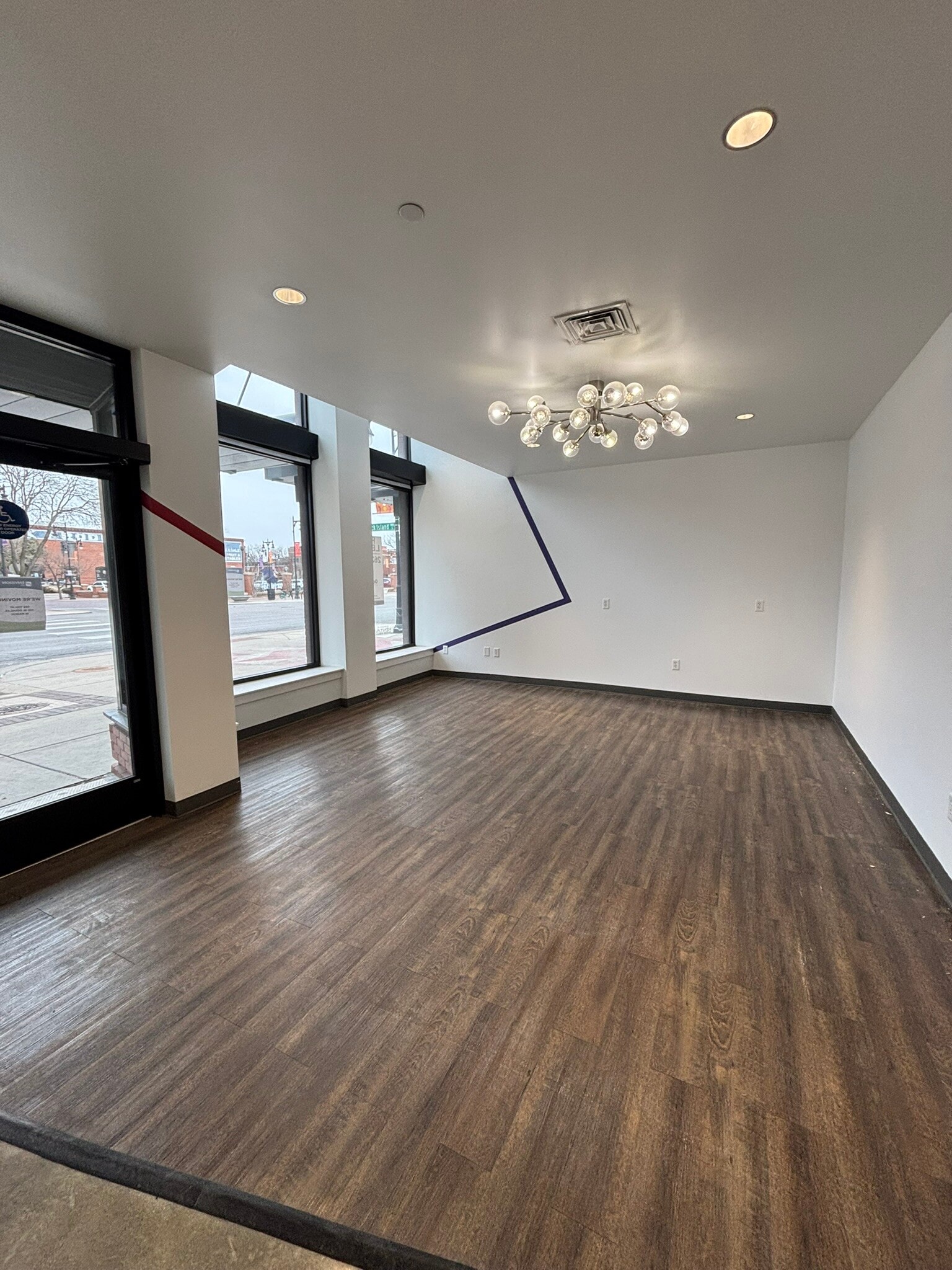 801 E Douglas Ave, Wichita, KS à louer Photo intérieure- Image 1 de 6