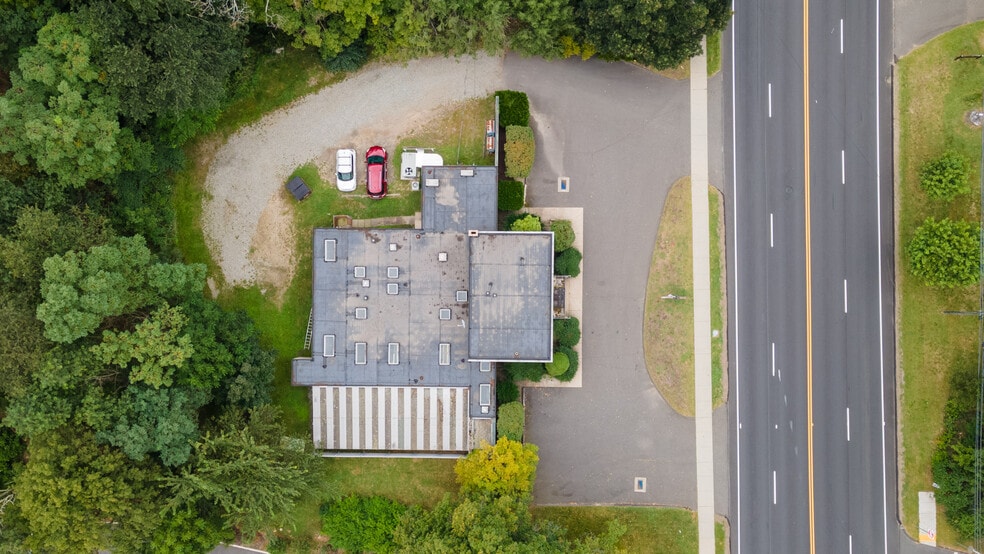 215 Danbury Rd, Wilton, CT à vendre - Photo du bâtiment - Image 3 de 7