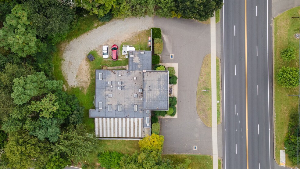215 Danbury Rd, Wilton, CT à vendre - Photo du bâtiment - Image 3 de 7