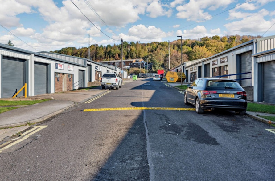 Hoyland Rd, Sheffield à louer - Photo principale - Image 1 de 6