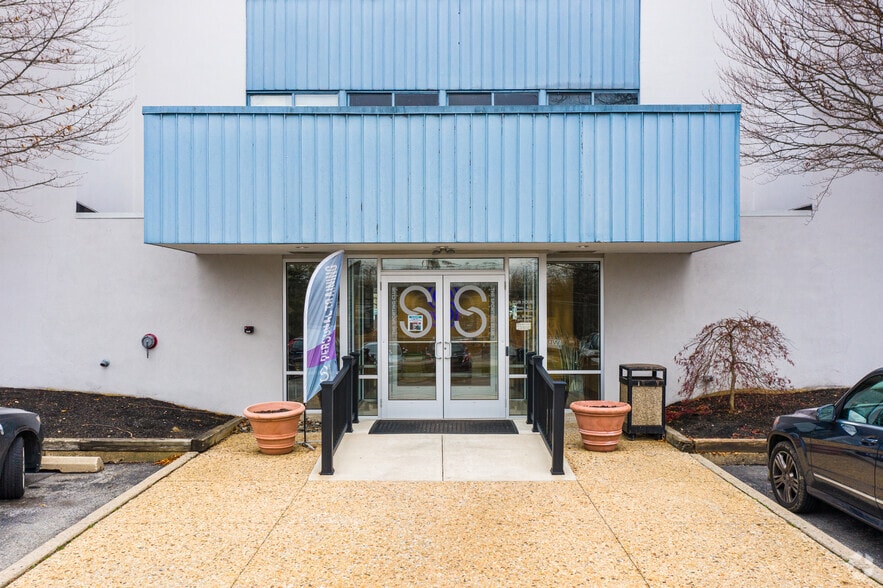 931 Haverford Rd, Bryn Mawr, PA for lease - Building Photo - Image 2 of 15