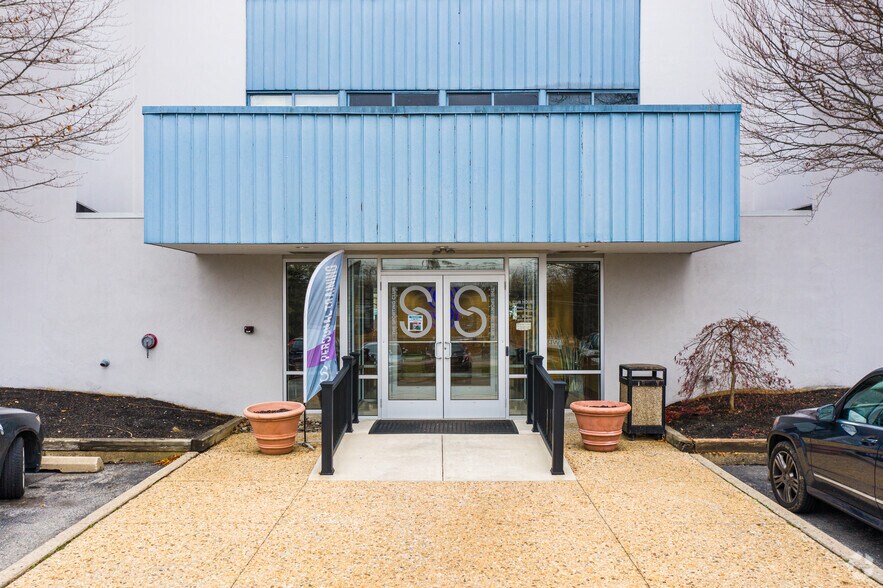 931 Haverford Rd, Bryn Mawr, PA à louer - Photo du bâtiment - Image 2 de 15