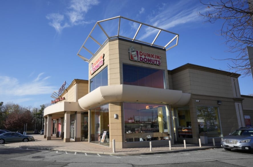 155 W Sunrise Hwy, Lindenhurst, NY for sale - Building Photo - Image 2 of 4