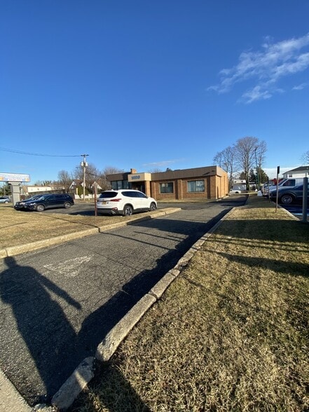 1620 Front St, East Meadow, NY for lease - Building Photo - Image 2 of 24