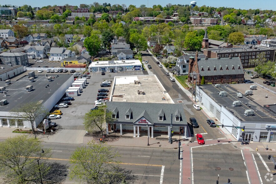 694-696 West Ave, Norwalk, CT à louer - Photo du bâtiment - Image 3 de 9