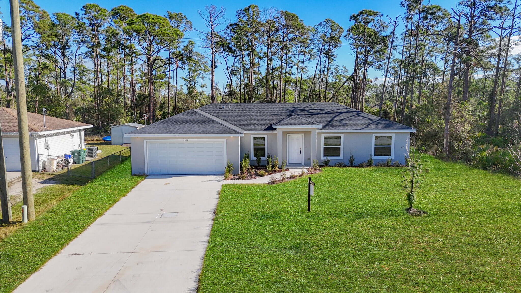 1492 Biscayne Dr, Port Charlotte, FL à vendre Photo principale- Image 1 de 2