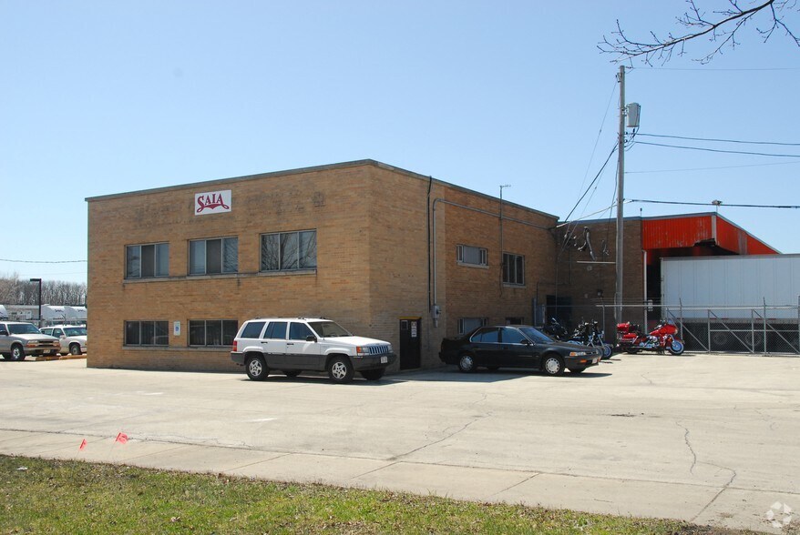 4939 S Sixth St, Milwaukee, WI à louer - Photo du bâtiment - Image 3 de 4