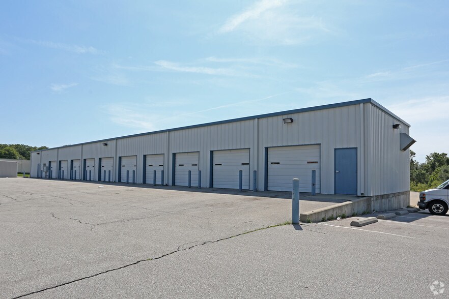 5036 NW Waukomis Dr, Kansas City, MO for lease - Building Photo - Image 3 of 9