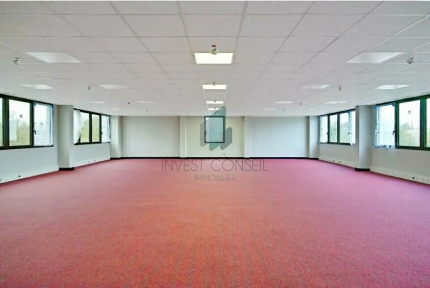 Office in Éragny for lease - Interior Photo - Image 2 of 3