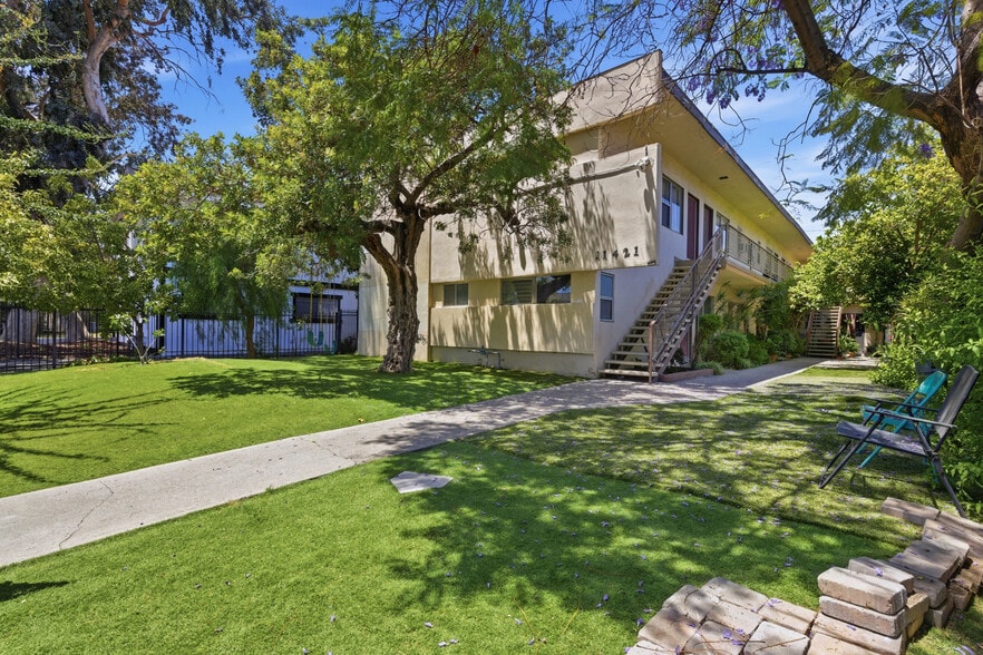 11421 Tiara St, North Hollywood, CA for sale - Building Photo - Image 2 of 10